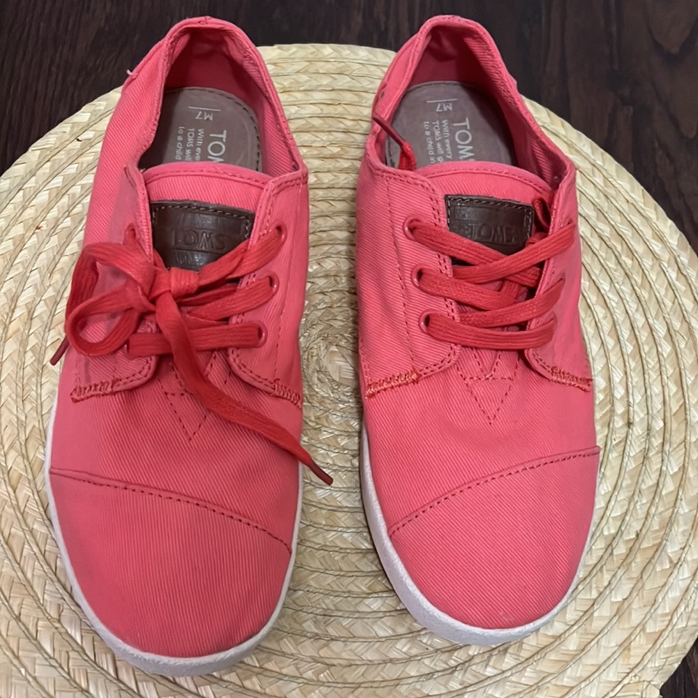 Toms Men shoes Size M7 Canvas Sneakers